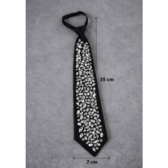 Czarny krawat z kryształkami – efektowny, elegancki dodatek.